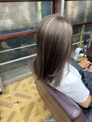 セミロング カラー イシカワ エリナのヘアスタイル