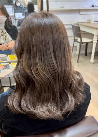 ロング メンズバレイヤージュ 斉藤春のヘアスタイル