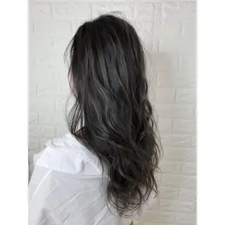 セミロング カラー KIZU 髪質改善 怪談を語る美容師のヘアスタイル