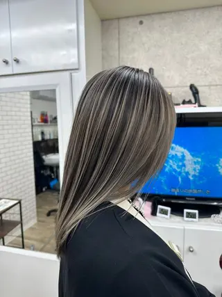 ミディアム カラー クイックカットプログレ所属・saki サキのヘアスタイル