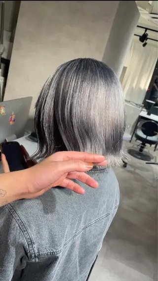 ミディアム カラー ハイトーン YONIのヘアスタイル