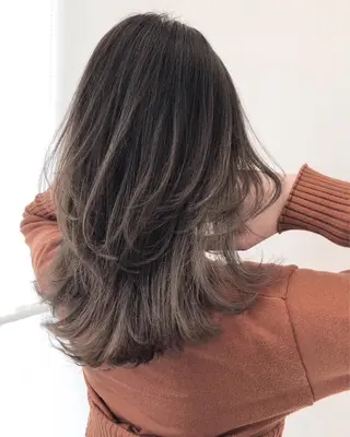 ミディアム カラー 農添 杏のヘアスタイル
