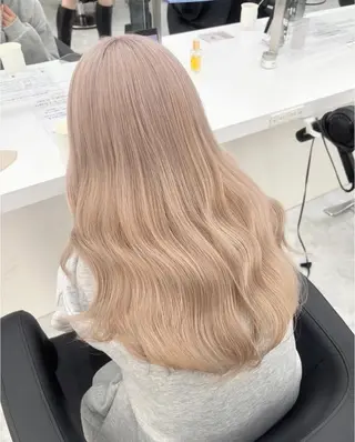 カラー 🌛ハイトーン/ ブロンド🩶MANAのヘアスタイル