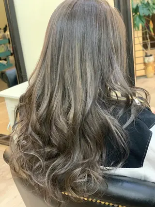 ロング カラー 鶴見 和美のヘアスタイル