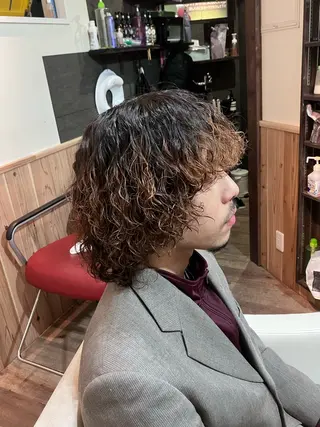 セミロング パーマ メンズ HAIR BASE ZAWAWA所属・レイヤー/ブリーチ｜ 特殊パーマ/赤澤のヘアスタイル