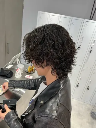 ミディアム パーマ メンズ 波巻きスパイラル🌀 新潟/万代/山下優のヘアスタイル