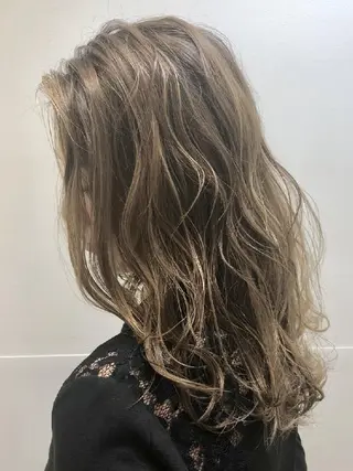 セミロング カラー 💎大人ハイライト 💎上杉一也💎のヘアスタイル