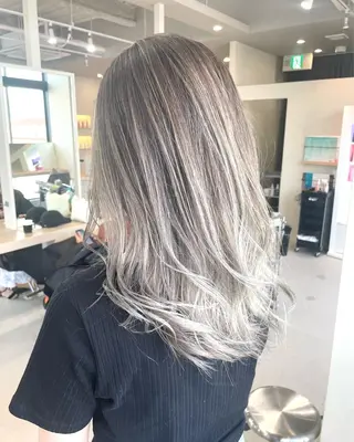 セミロング カラー Lia所属・皆木 智晴のヘアスタイル