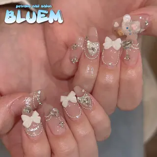 ネイル BLUEM なな🐶のネイルデザイン