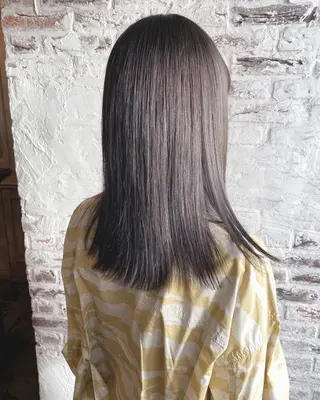 ミディアム カラー conne& ririのヘアスタイル