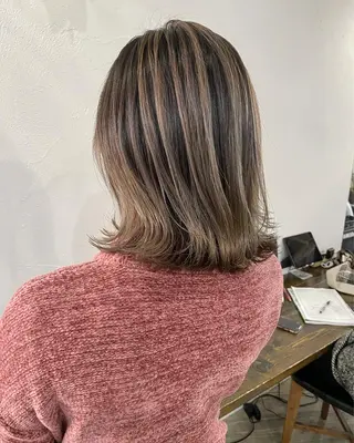 ミディアム カラー 榎園 由美のヘアスタイル