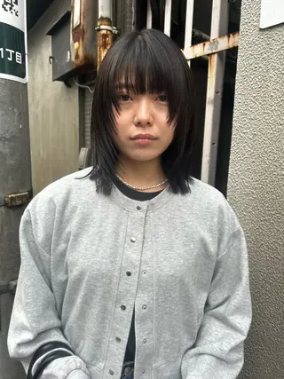 ミディアム hen所属・心斎橋/レイヤー/ ブリーチ/モエのヘアスタイル