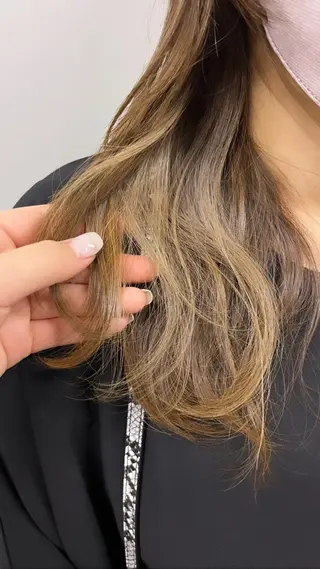 カラー 中務 綾乃のヘアスタイル