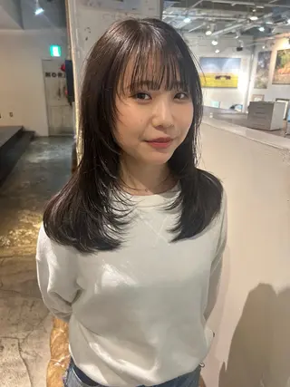 セミロング NORA GINZA所属・NORA GINZA 池崎真菜のヘアスタイル