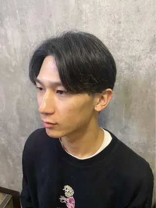 ミディアム ヒロ銀座バーバーショップ東京駅丸の内店所属・對馬 虎太郎のヘアスタイル