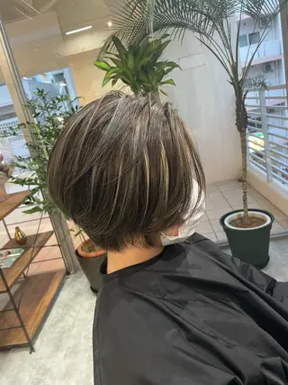 ショート andKおもろまち店 艶ダブルカラー✨のヘアスタイル