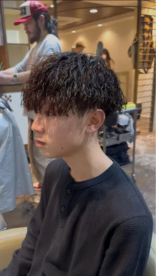 パーマ メンズ 坂梨 健斗のヘアスタイル