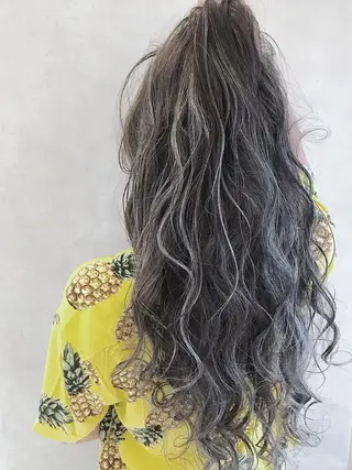 カラー ロング MOU namba ムウナンバのヘアスタイル