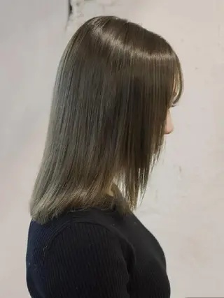 ミディアム カラー アシカガ ヨウコのヘアスタイル