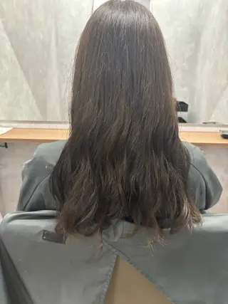 ロング カラー 山崎 美羽のヘアスタイル