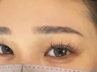 アイブロウ シモカワ メイのヘアスタイル