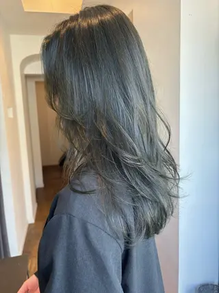 セミロング カラー 栗林 茉那のヘアスタイル