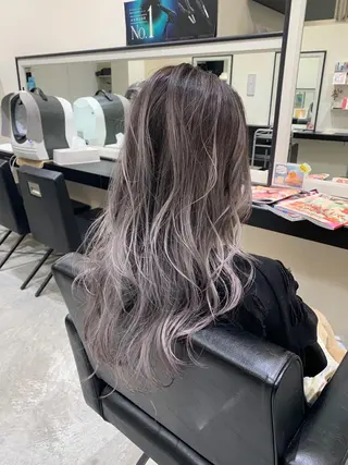 ロング カラー 喜友名 泉樹のヘアスタイル