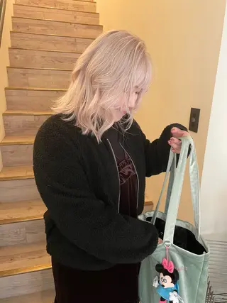 ミディアム カラー 渋谷 留菜のヘアスタイル