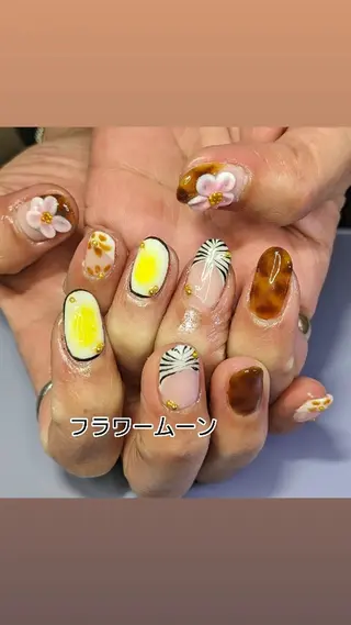 ネイル フラワー ムーンのネイルデザイン