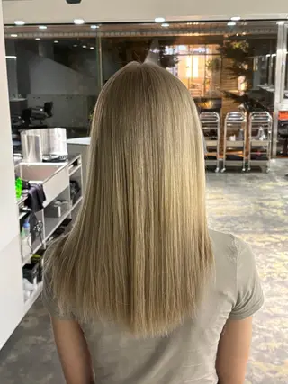 ロング カラー BURROW所属・sho 【ハイトーンカラー】のヘアスタイル