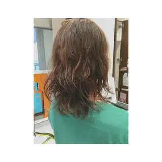 ミディアム カラー パーマ SAKURA 原宿所属・なかの たくみのヘアスタイル