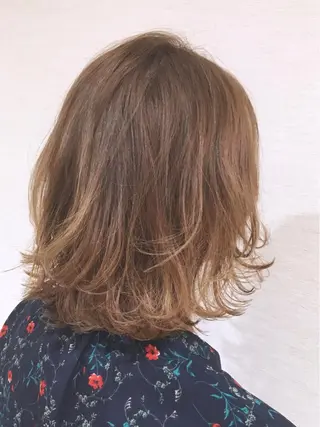 ミディアム ブリーチなしダブル/ レイヤーカット 小棹のヘアスタイル