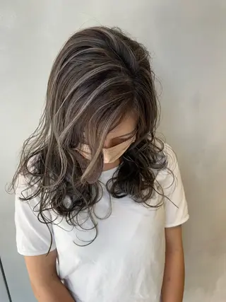 ミディアム カラー nishido ハイライト/海外ヘアのヘアスタイル