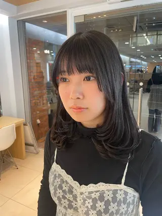 セミロング nuu 栄所属・🧸SAKI🎀 韓国レイヤーのヘアスタイル