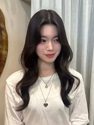 セミロング 韓国ヘア 🇰🇷 natsukiのヘアスタイル