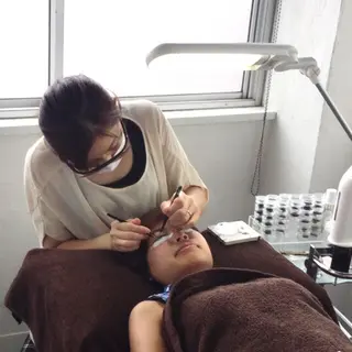 まつエク マツエク&まつ毛カールサロン　バタフライ・ラッシュ所属・下がりまつ毛たるみ 専門サロン妙蓮寺駅のマツエク・マツパデザイン