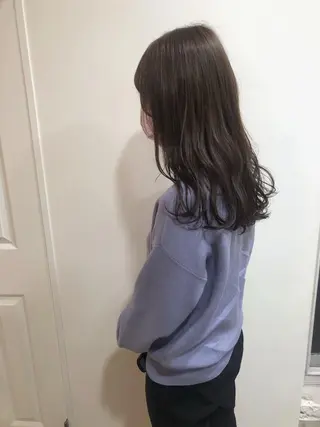 セミロング カラー MIOベージュカラー 柔らかいカラーのヘアスタイル