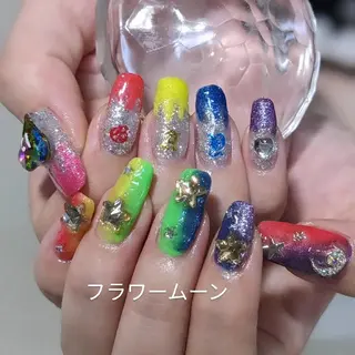 ネイル フラワー ムーンのネイルデザイン