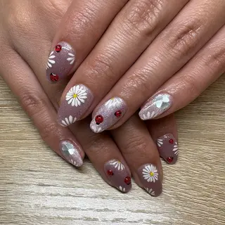 ミディアム えま 十日市場のネイルデザイン