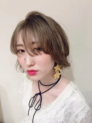 ミディアム カラー ウルフカット／吉村 桃子のヘアスタイル