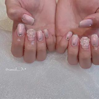 ネイル 𝘙𝘪𝘰𝘯𝘢 ...🕯🤍のネイルデザイン