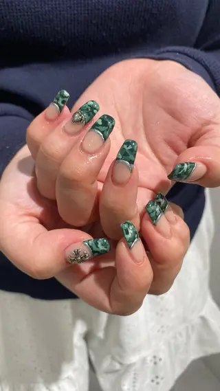 ネイル カンナ【Y2Kネイル /コーンロウ】のネイルデザイン