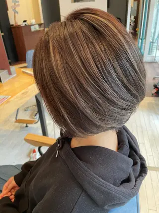 ショート カラー ALOHANA 津店所属・TSUBASA▫️ ブリーチ#エクステのヘアスタイル