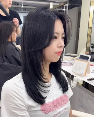 セミロング カラー ヘアアレンジ レイヤーカット🤍 RINAのヘアスタイル