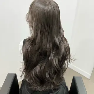 ロング 岡田 佳子のヘアスタイル