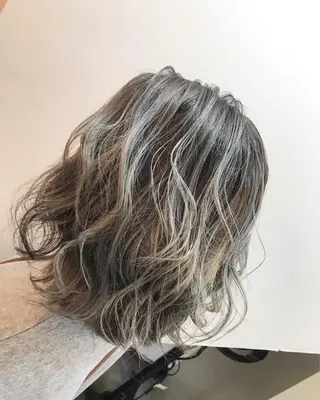 ミディアム カラー ネイル マツエク・マツパ ブリーチ特化 / share 元太のヘアスタイル