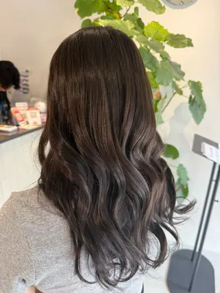 ロング 井手上 陽菜のヘアスタイル