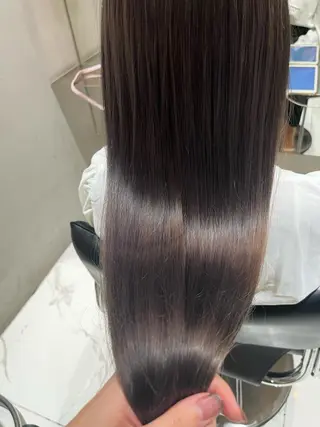 ロング カラー カジュアルを女っぽく 𝗮𝘆𝗮𝗰𝗼のヘアスタイル