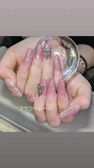 ネイル フラワー ムーンのネイルデザイン