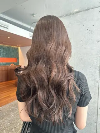 ロング カラー 金澤 花のヘアスタイル